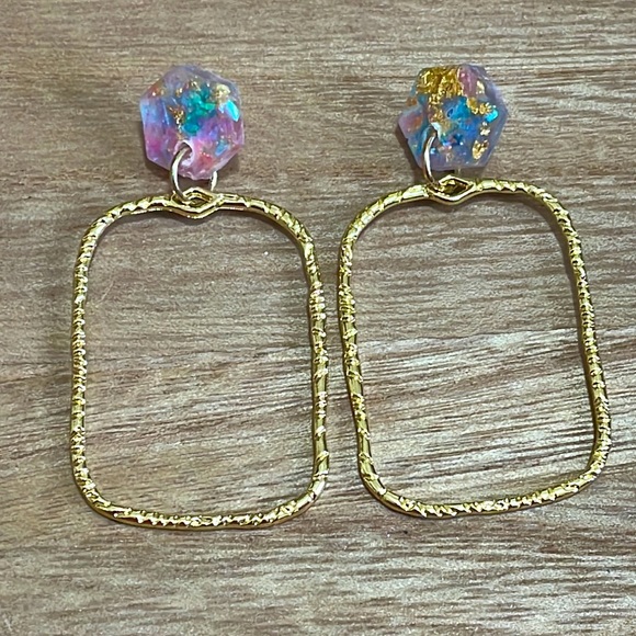 🎉💕 NEW ARRIVAL! ARB Gold Multicolor Dangle Earrings Easter Gift - Picture 1 of 3